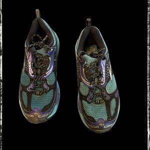 Brooks Cascadia 6 trail shoe.